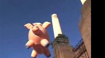 Porco-Aranha foi colocado exatamente sobre a mesma fábrica de <i>Animals</i>, do Pink Floyd - Reprodução/Still