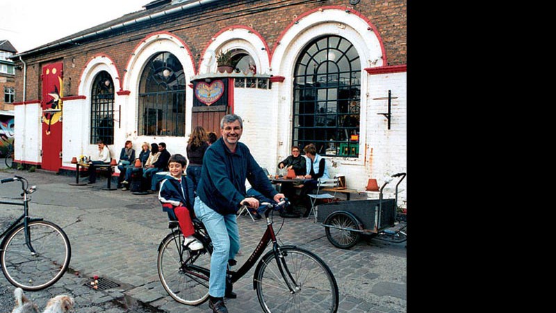 Bicicletas são o meio de transporte principal para moradores e turistas, como Edgardo Martolio - Arquivo Pessoal