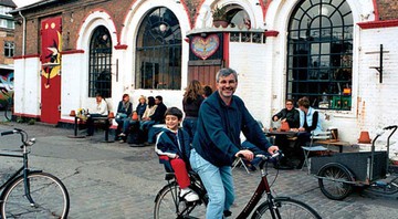 Bicicletas são o meio de transporte principal para moradores e turistas, como Edgardo Martolio - Arquivo Pessoal