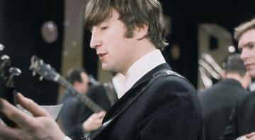 John Lennon nos bastidores do <i>Ed Sullivan Show</i>, em Nova York, em fevereiro de 1964 - AP