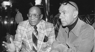 Jesse Owens e Bud Greenspan em 1979 - AP